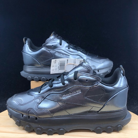Reebok Shoes - NEW Women’s Size 10.5 Men 9 Reebok x Cardi b